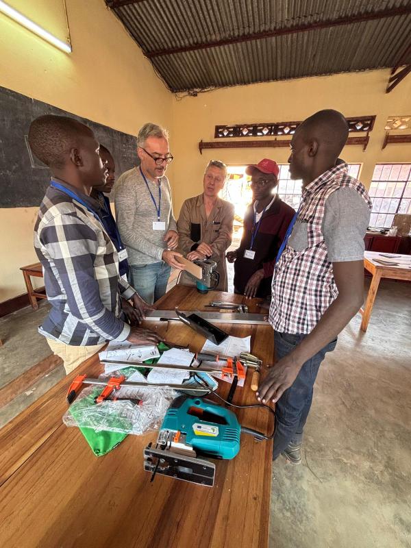 V2SDF curriculum week integrates woodworking machinery training for the production of efficient solar ovens.